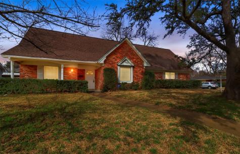 1701 Larkspur Drive Arlington TX 76013