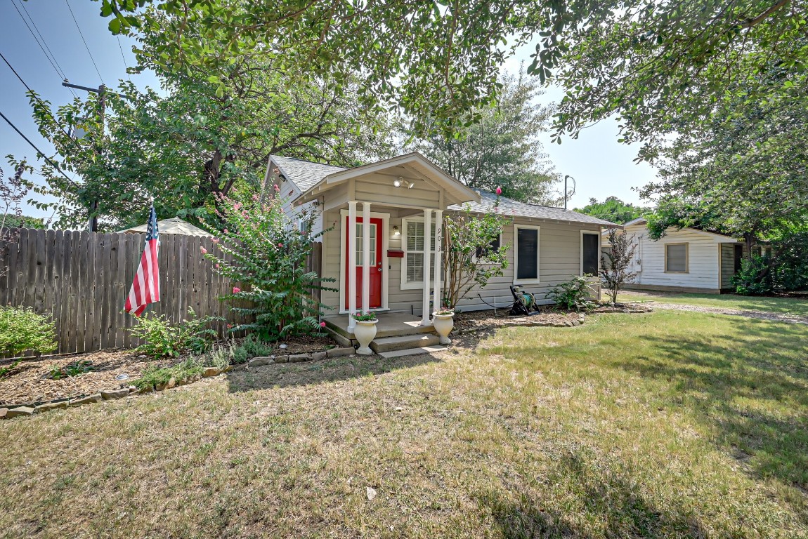 903 Magnolia Street Arlington TX 76012