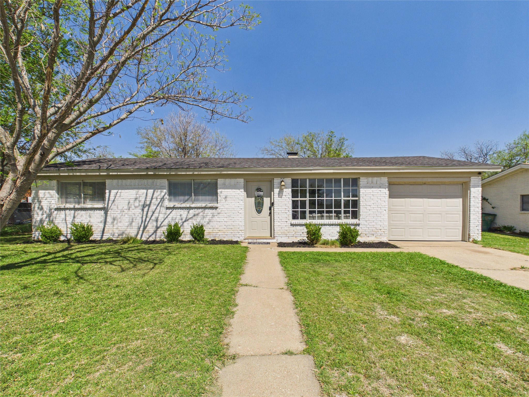 321 E Pine Jacksboro TX 76458