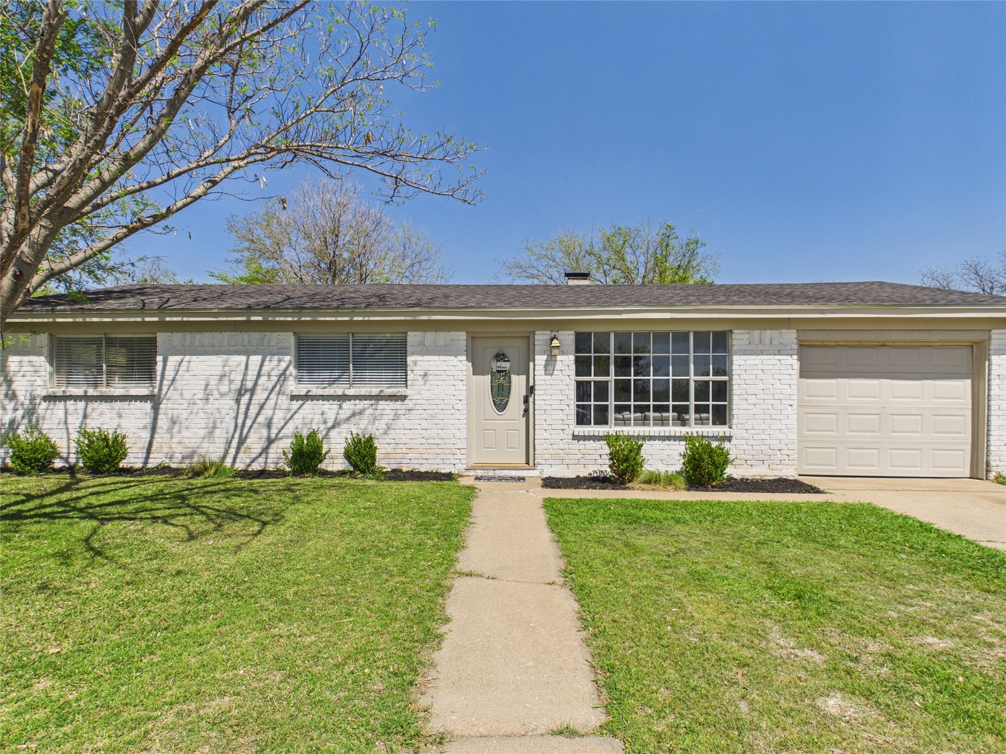 321 E Pine Jacksboro TX 76458