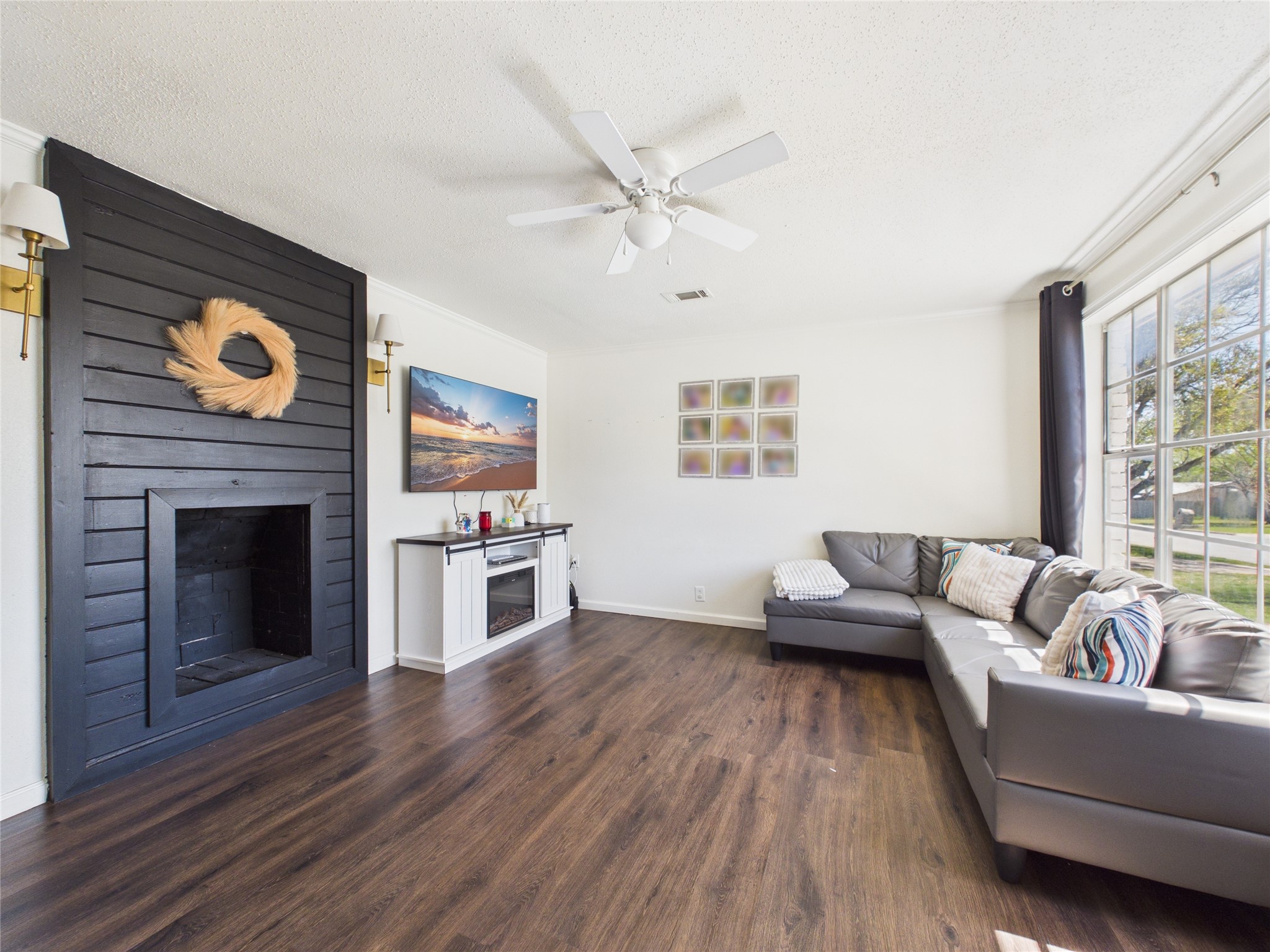 321 E Pine Jacksboro TX 76458