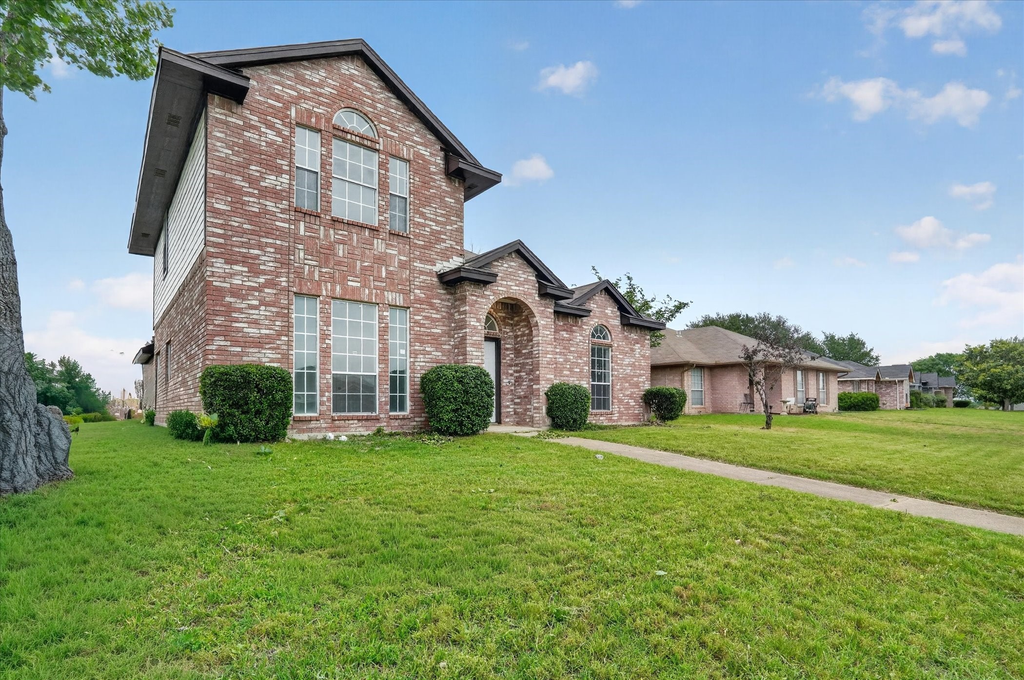 1325 Rosewood Lane Lancaster TX 75146