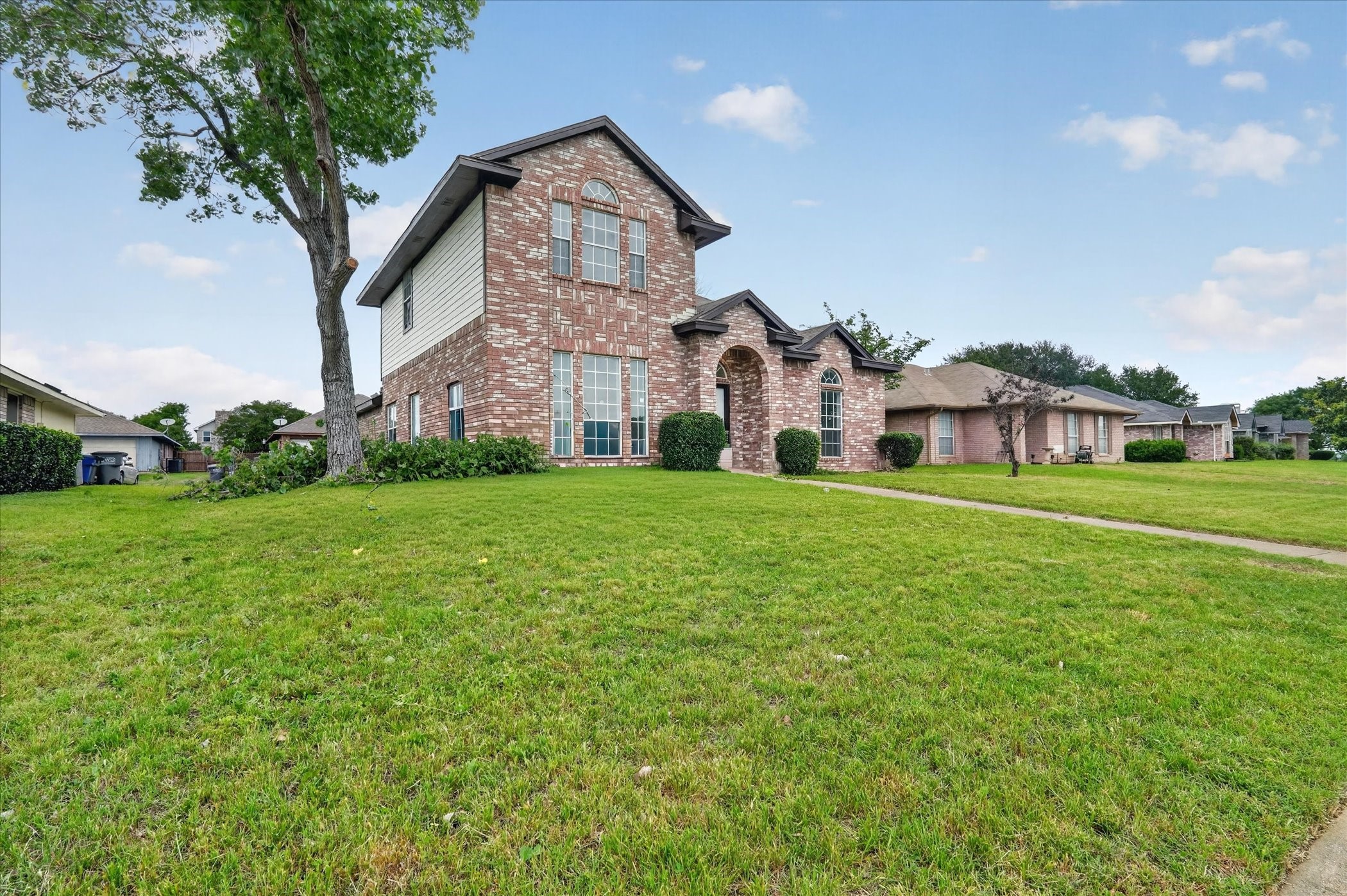 1325 Rosewood Lane Lancaster TX 75146