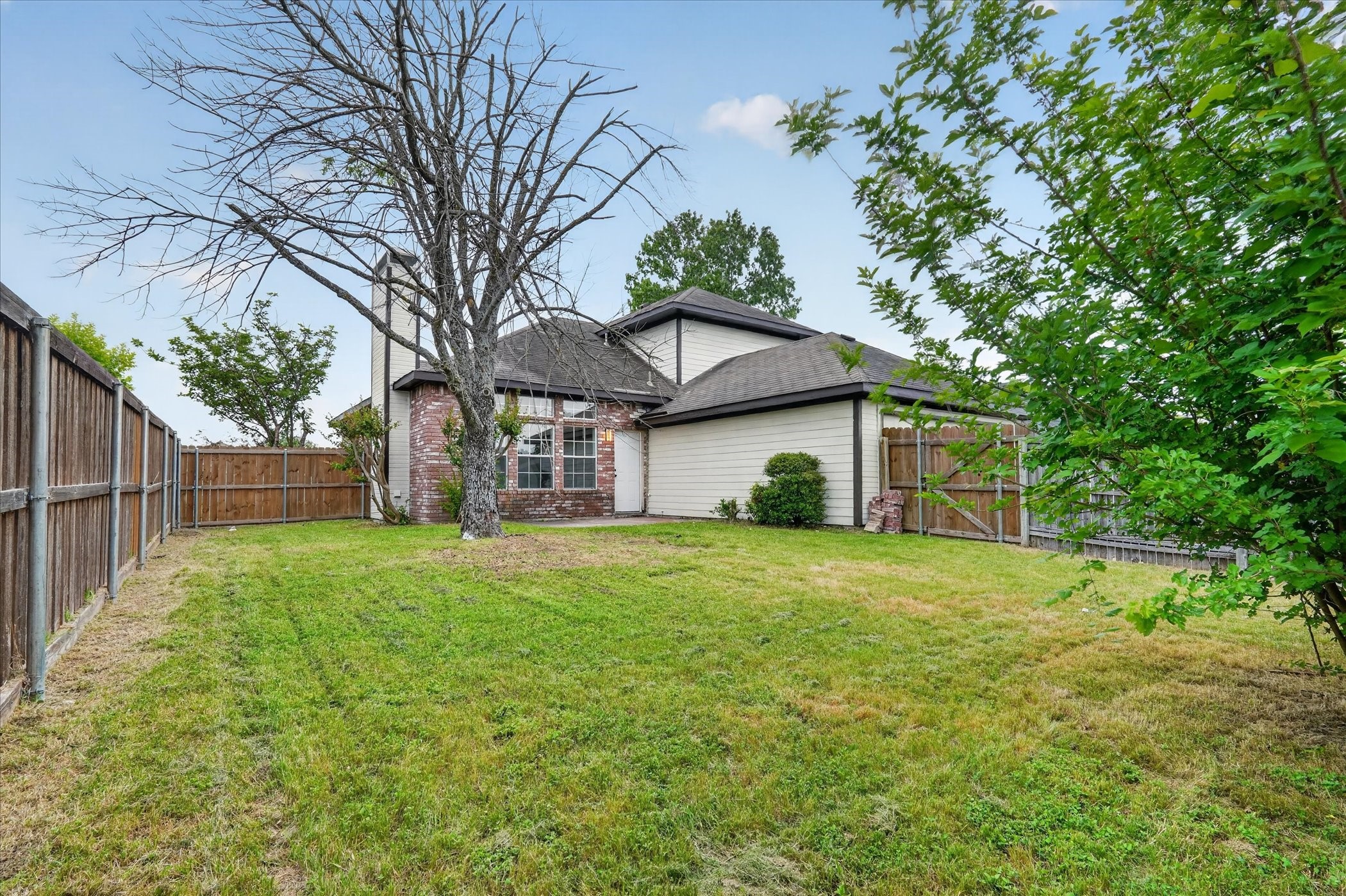 1325 Rosewood Lane Lancaster TX 75146