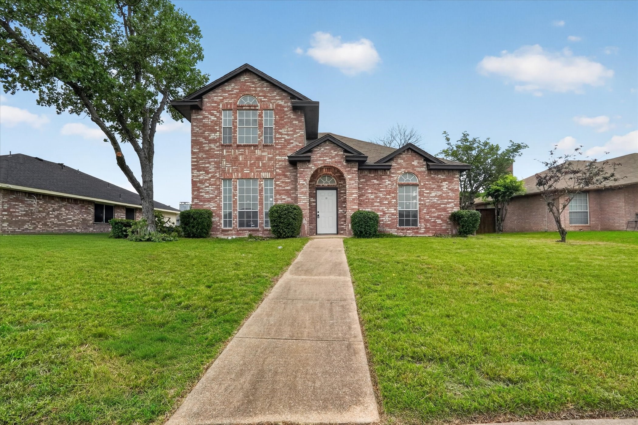 1325 Rosewood Lane Lancaster TX 75146