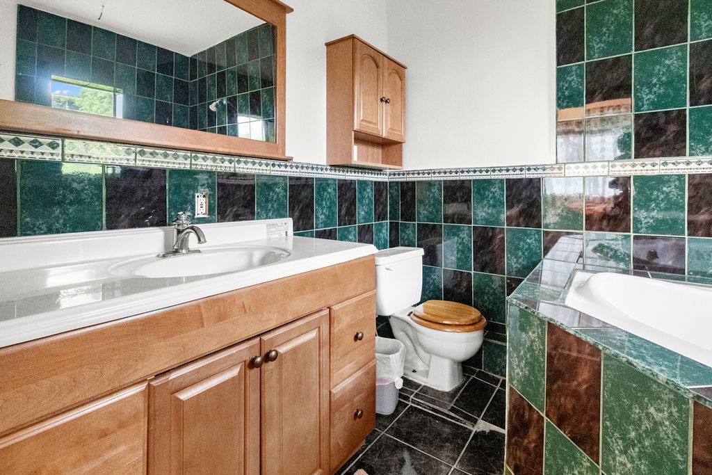 5757 Parkside Court Granbury TX 76048