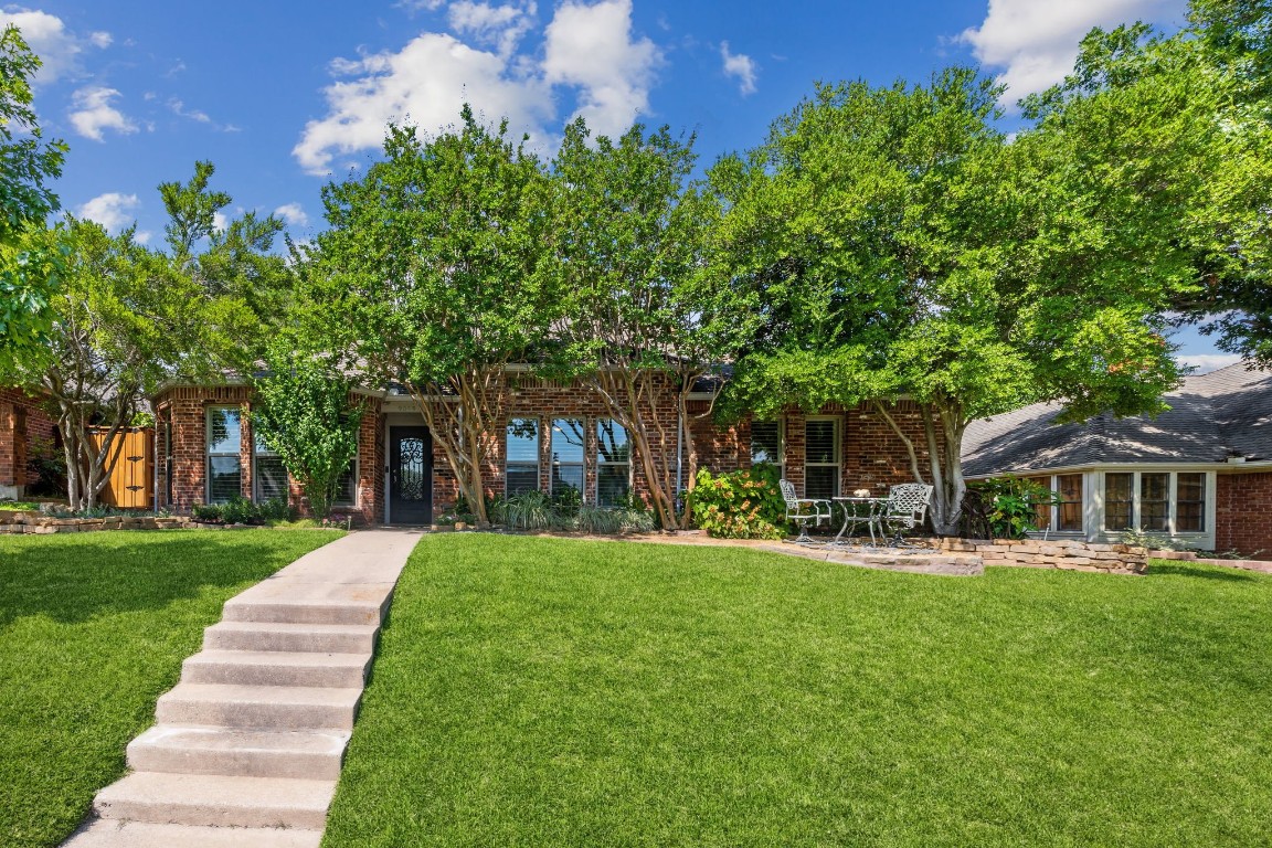 9059 Woodhurst Drive Dallas TX 75243