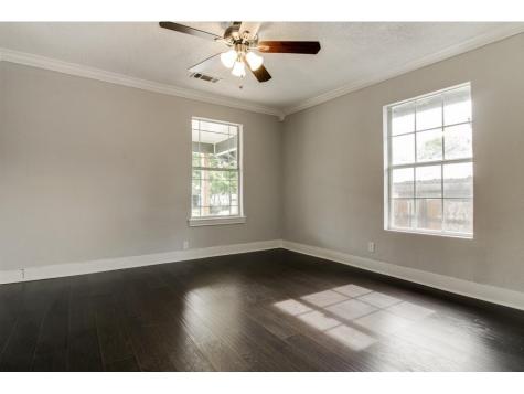 126 Neches Dallas TX 75208
