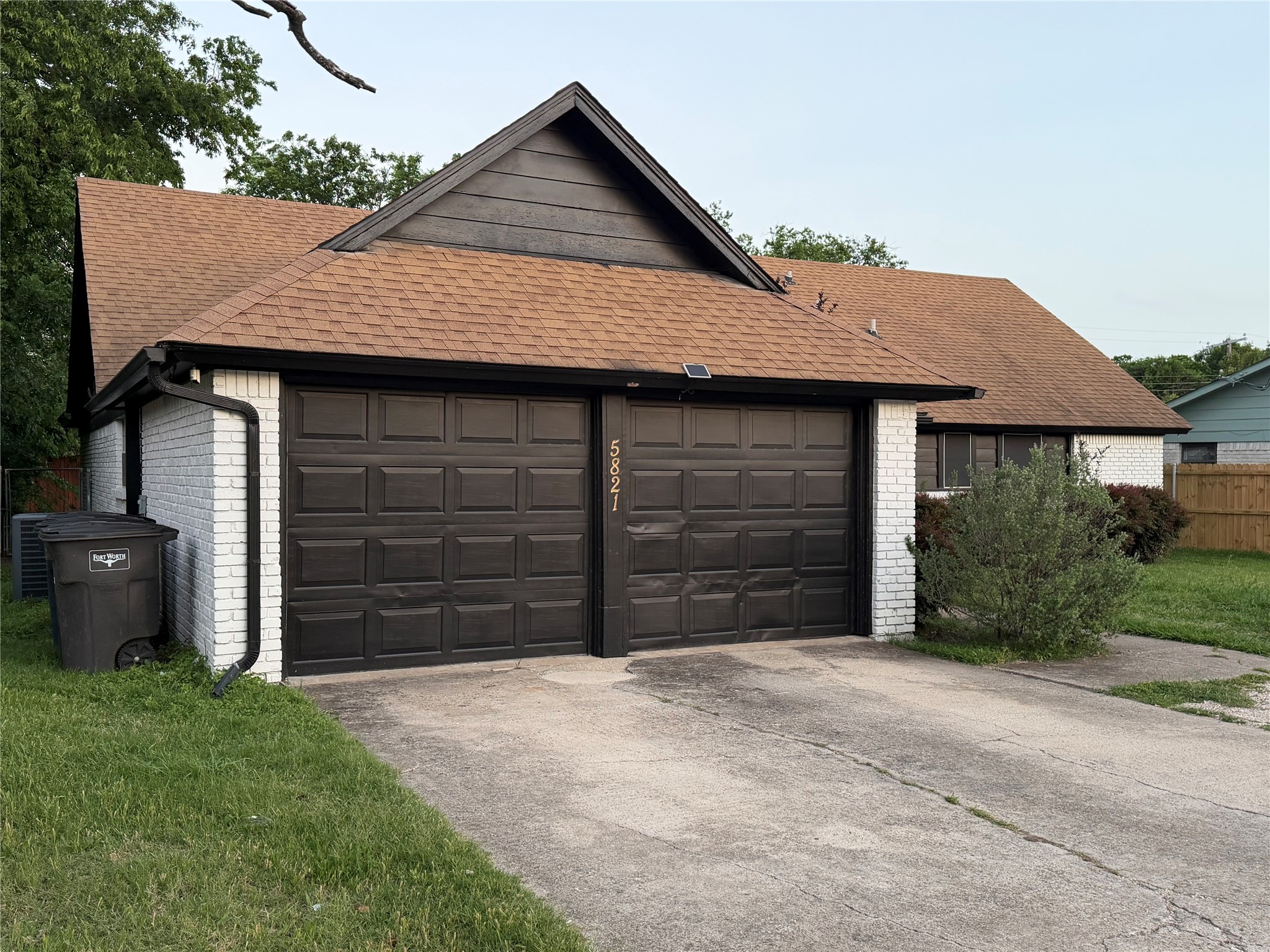 5821 Mccart Avenue Fort Worth TX 76133