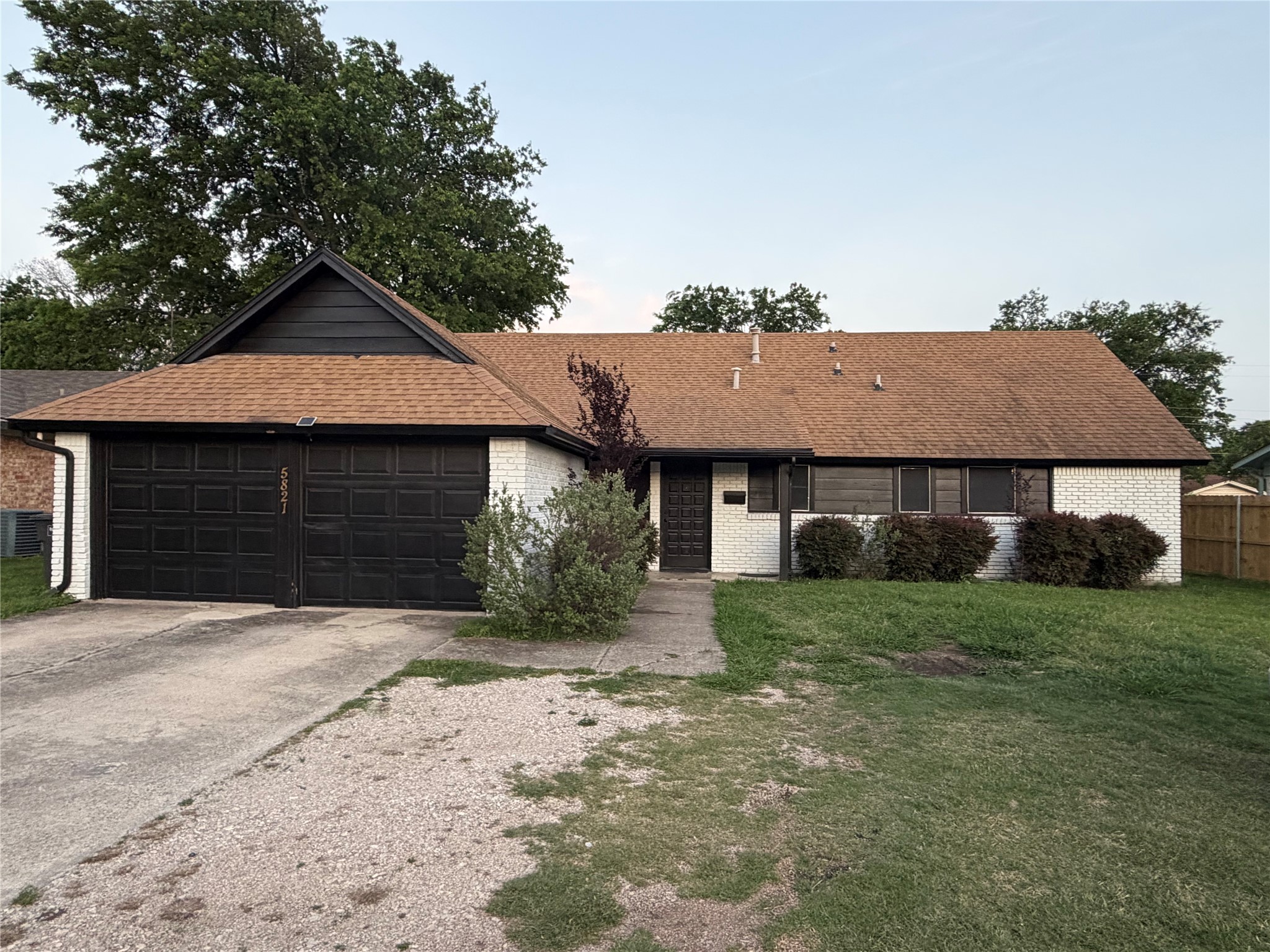 5821 Mccart Avenue Fort Worth TX 76133