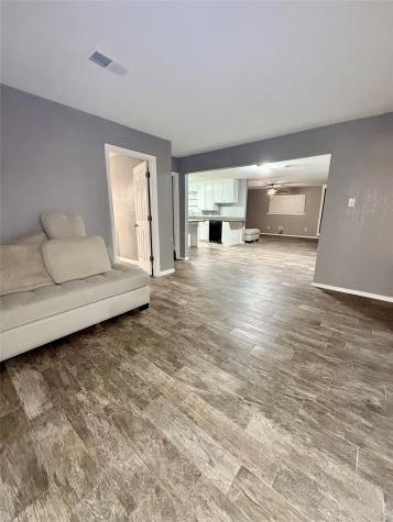5821 Mccart Avenue Fort Worth TX 76133