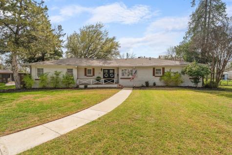 1907 Elizabeth Drive Brownwood TX 76801