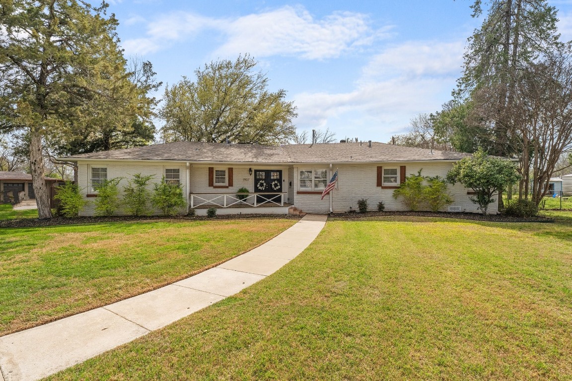 1907 Elizabeth Drive Brownwood TX 76801