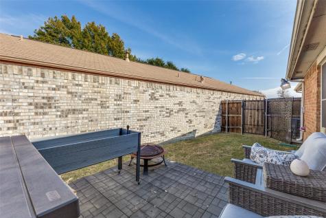 218 Streamside Drive Desoto TX 75115