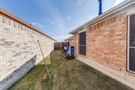 218 Streamside Drive Desoto TX 75115