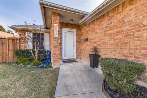 218 Streamside Drive Desoto TX 75115