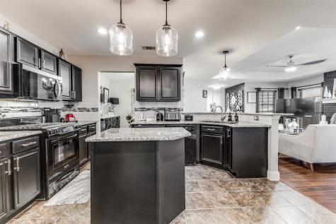 218 Streamside Drive Desoto TX 75115