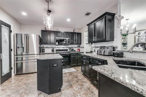 218 Streamside Drive Desoto TX 75115