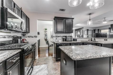 218 Streamside Drive Desoto TX 75115
