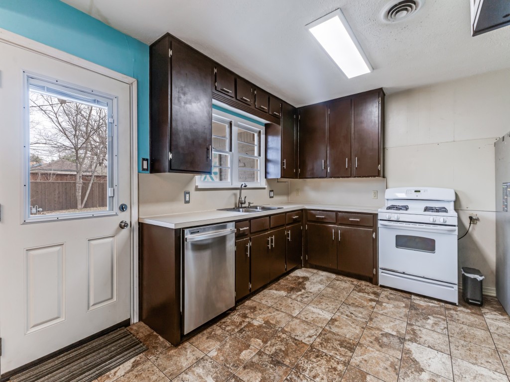 3217 Santa Teresa Avenue Dallas TX 75228