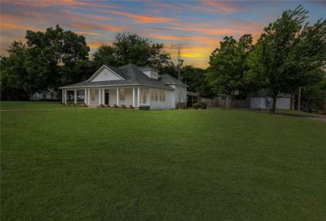 107 S Gowdy Street Whitewright TX 75491