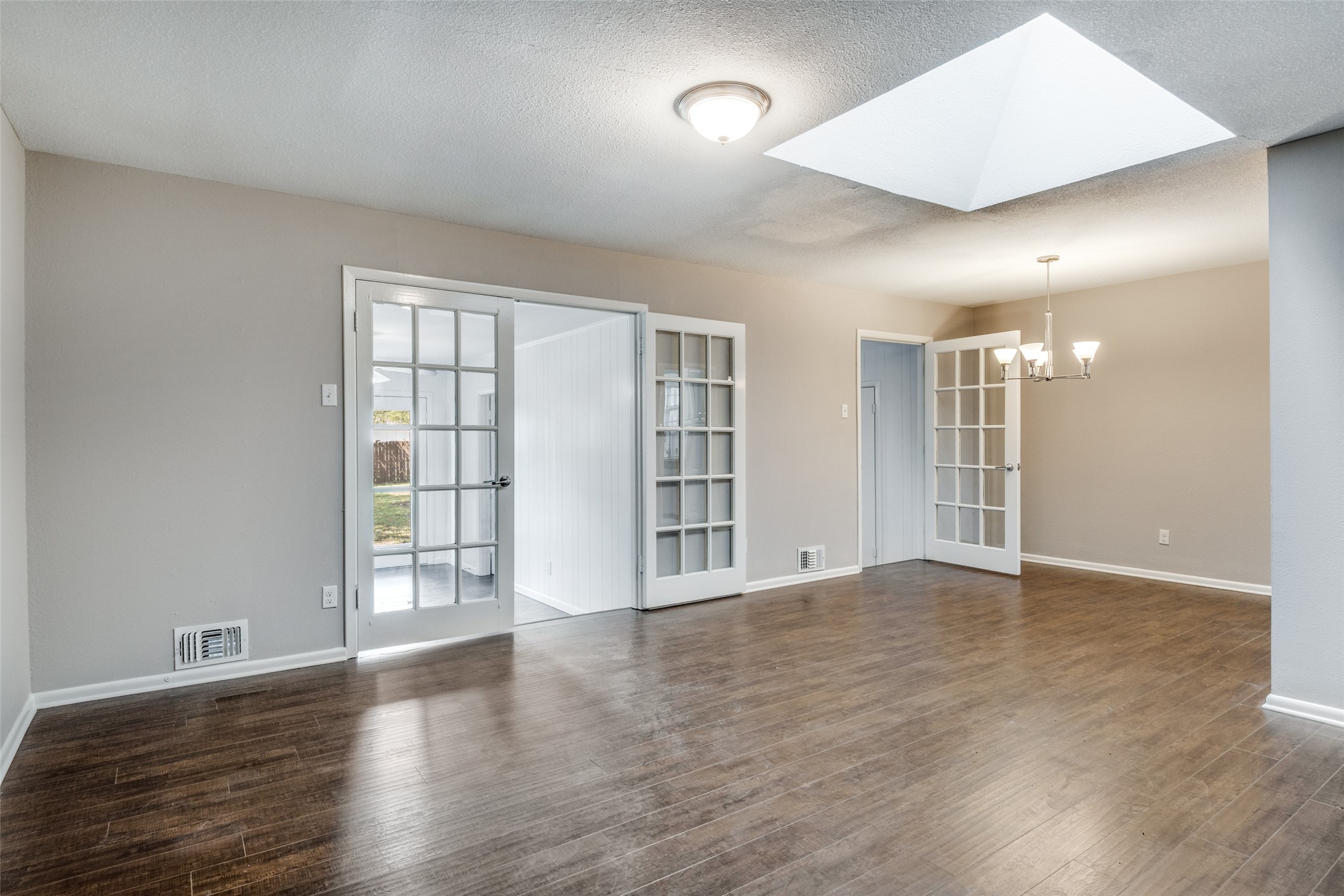 1325 Patricia Lane Garland TX 75042