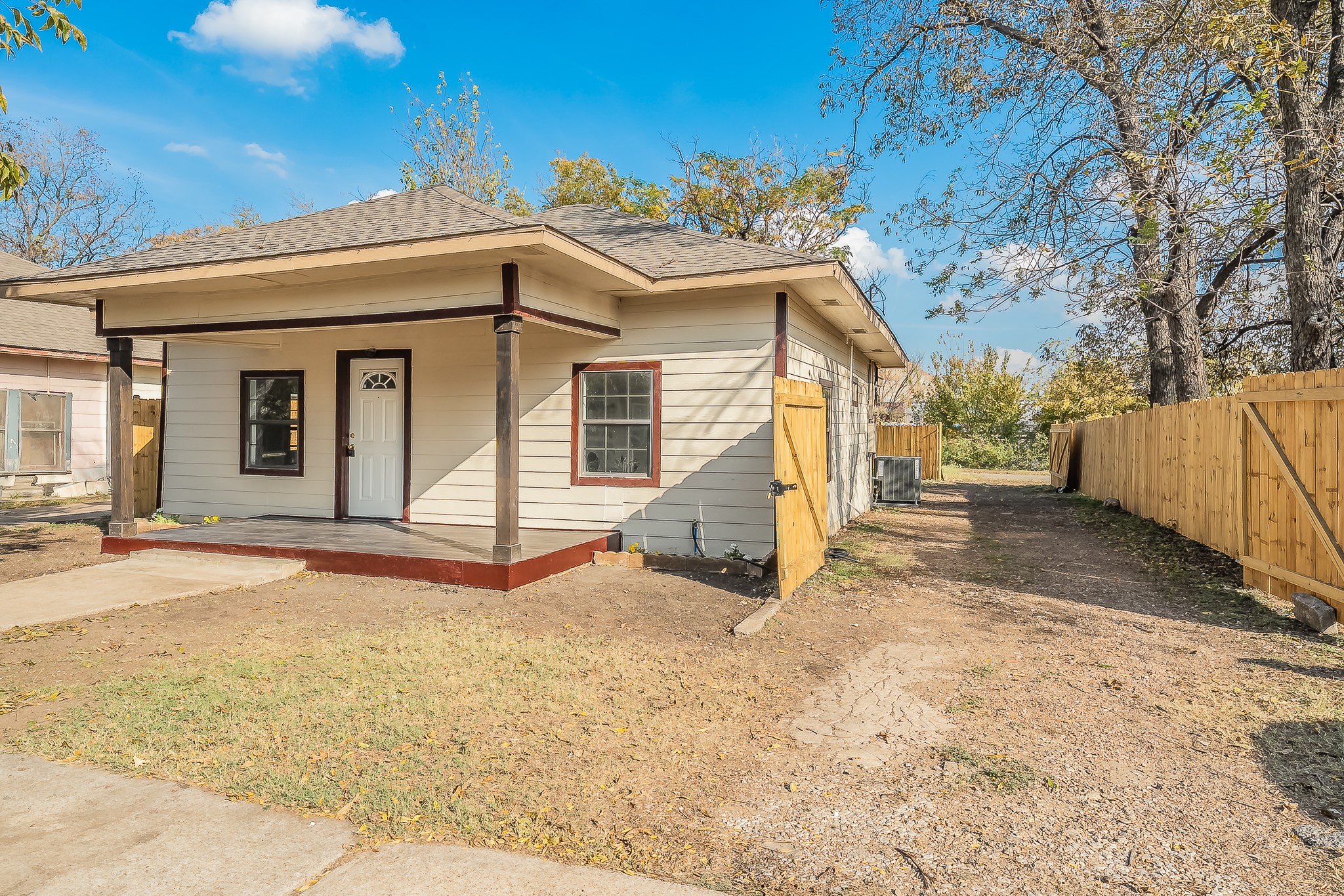 2141 S Jennings Avenue Fort Worth TX 76110