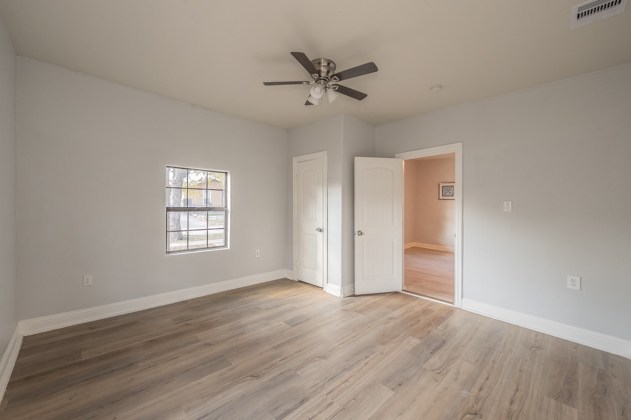 2141 S Jennings Avenue Fort Worth TX 76110