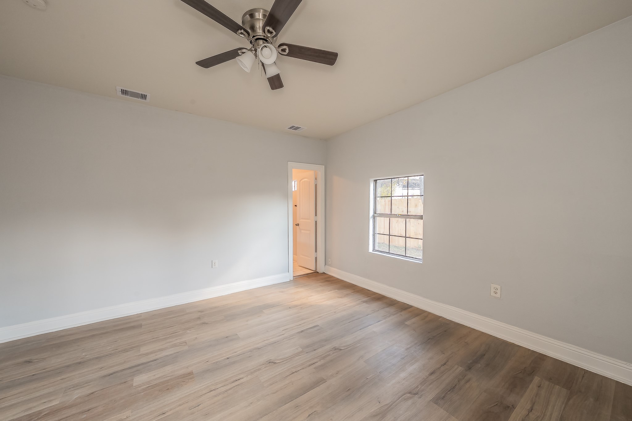 2141 S Jennings Avenue Fort Worth TX 76110