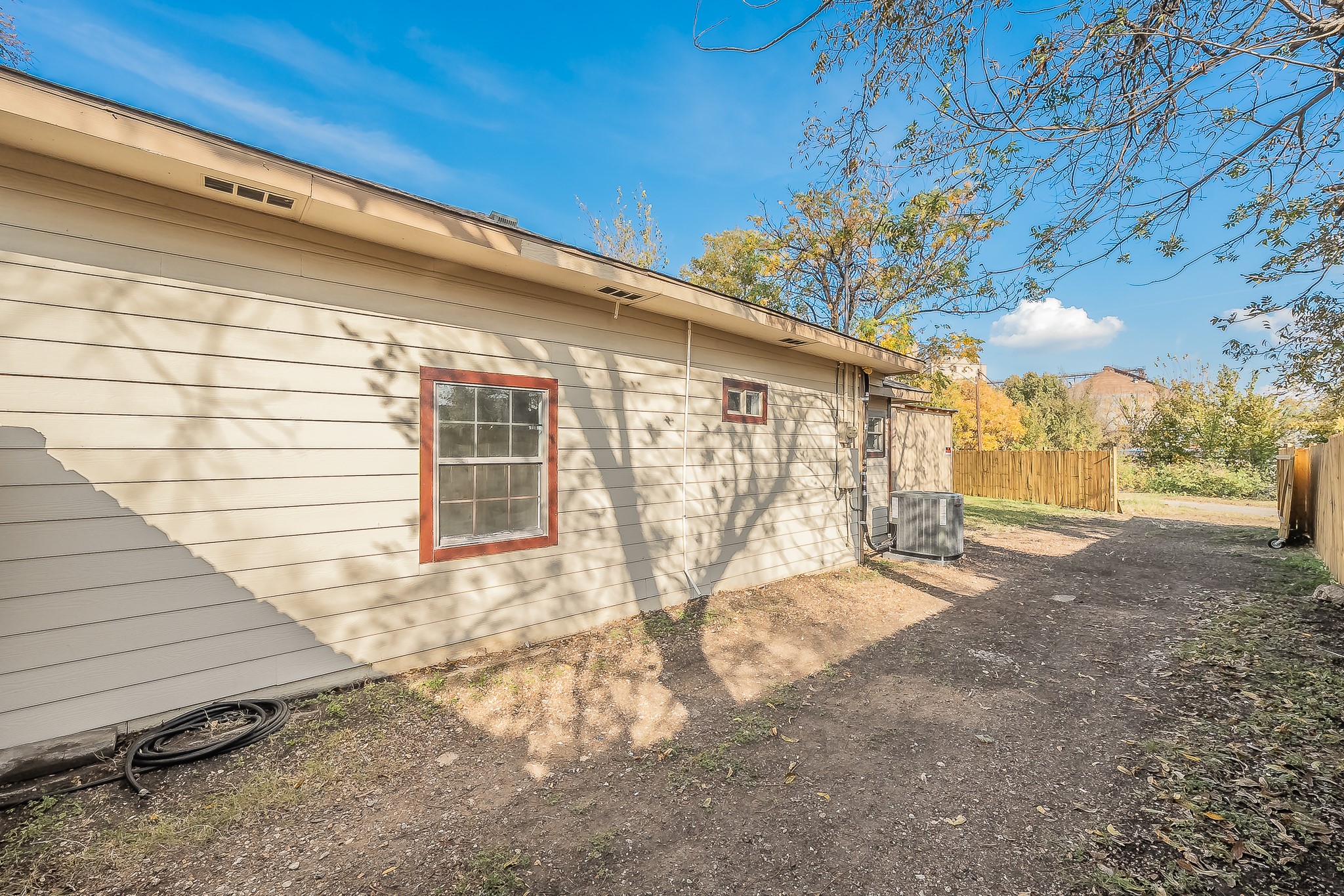 2141 S Jennings Avenue Fort Worth TX 76110