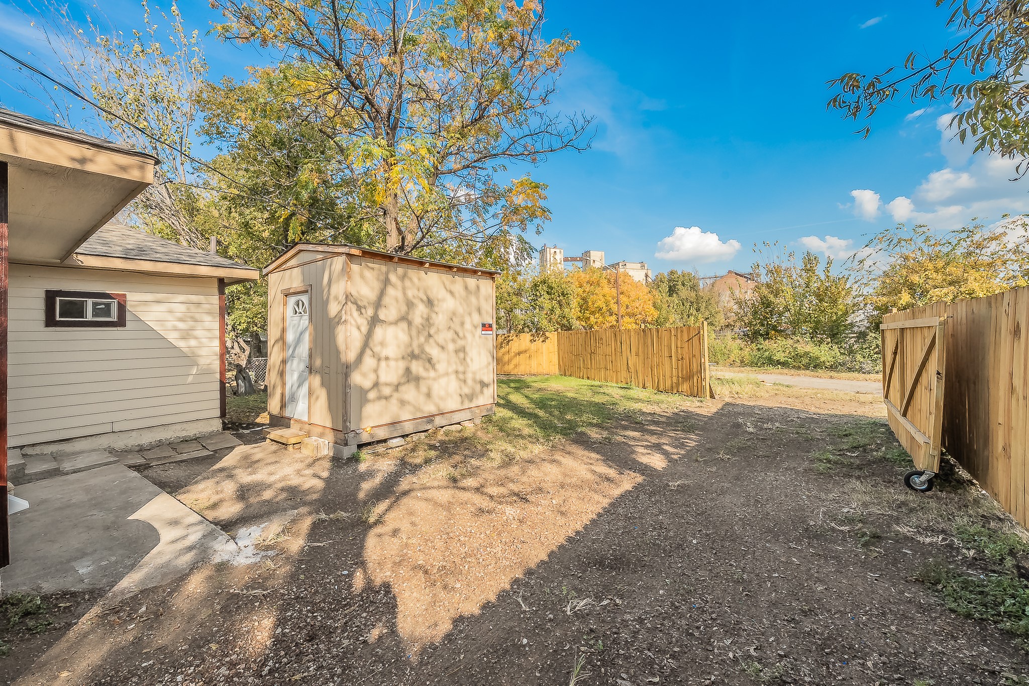 2141 S Jennings Avenue Fort Worth TX 76110