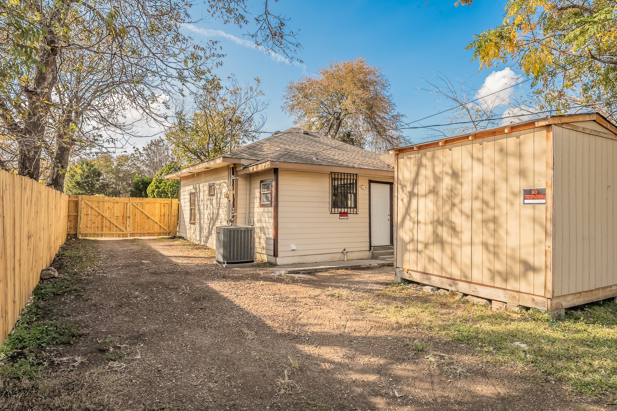 2141 S Jennings Avenue Fort Worth TX 76110
