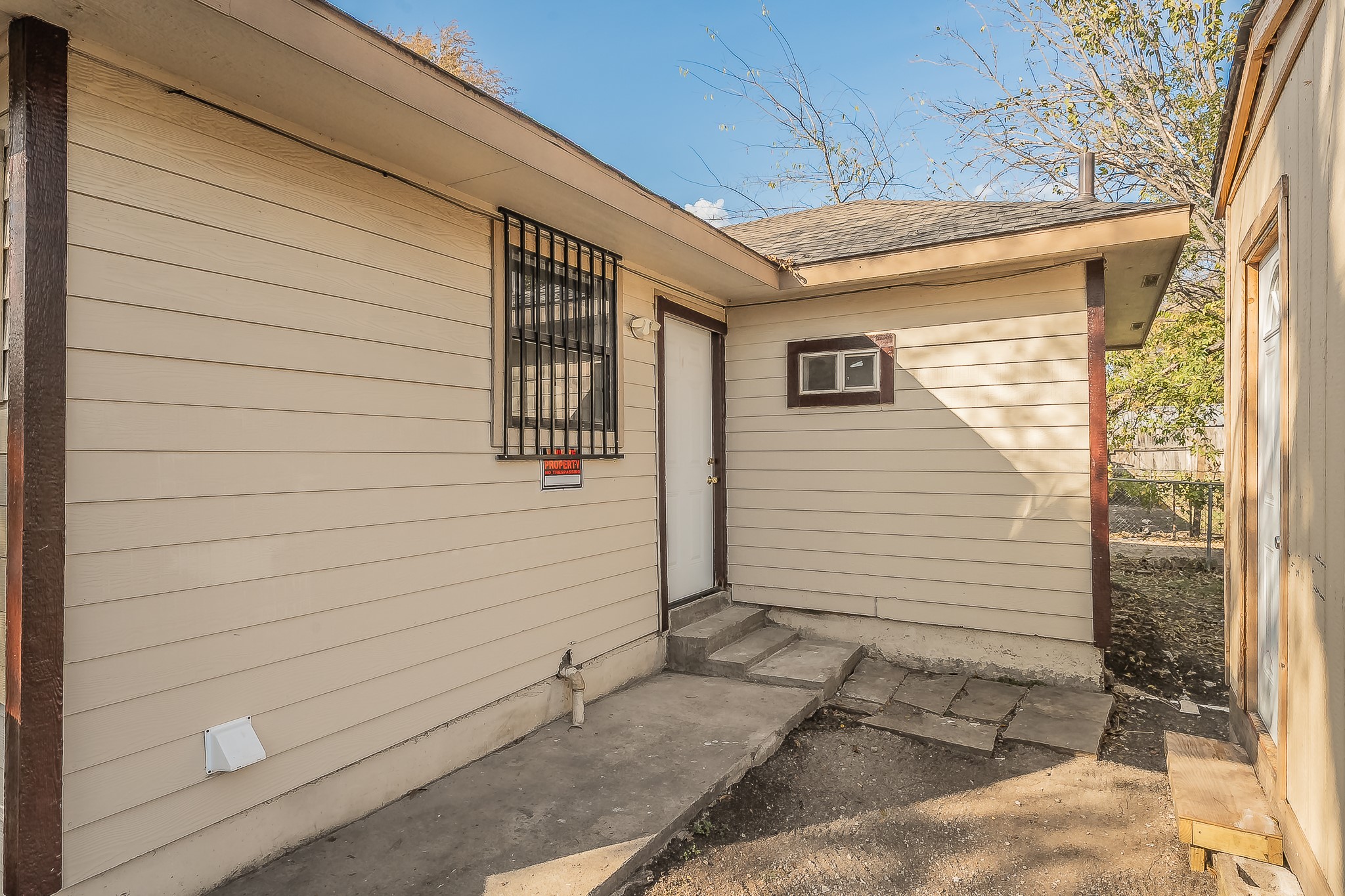 2141 S Jennings Avenue Fort Worth TX 76110
