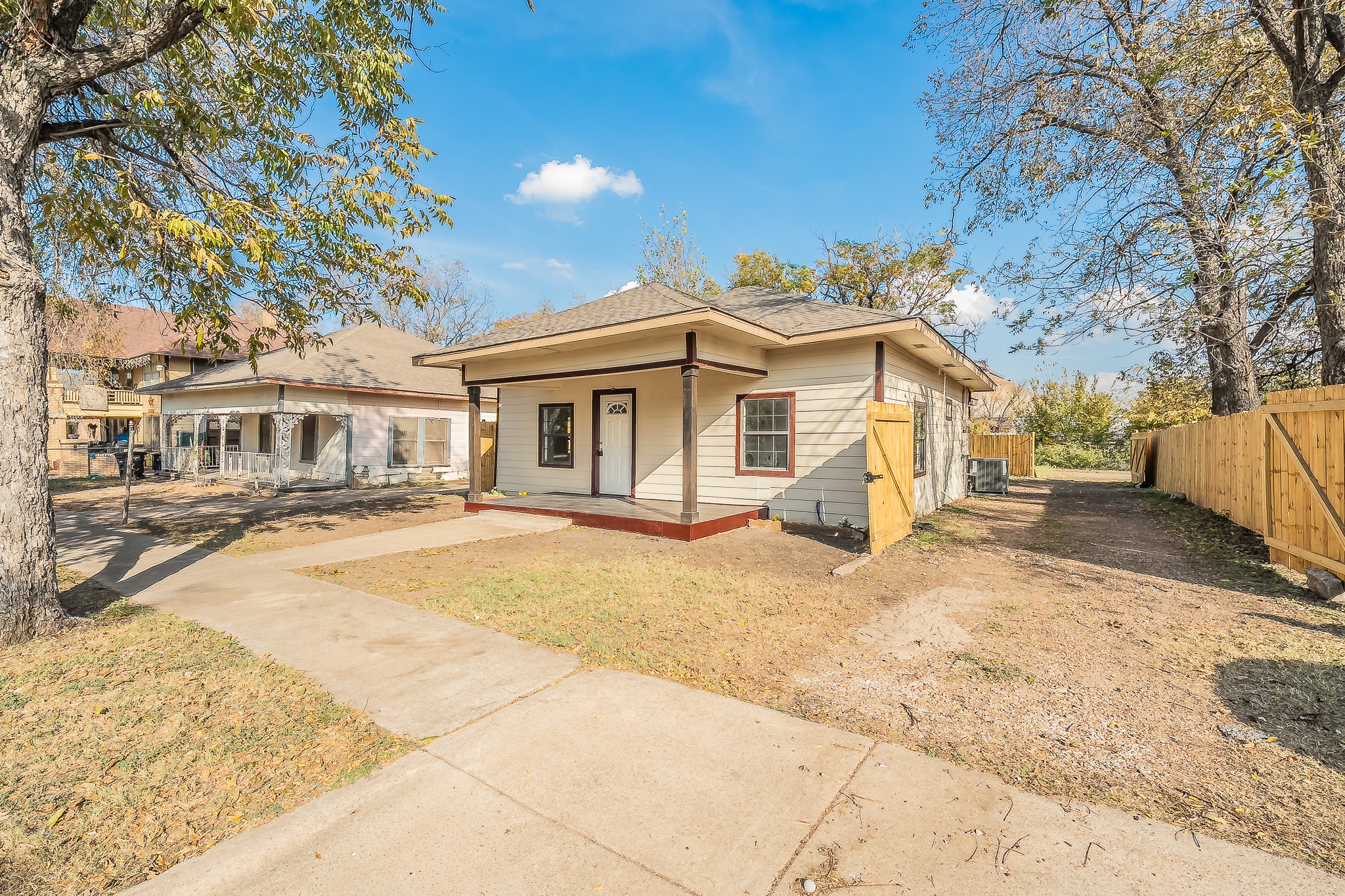 2141 S Jennings Avenue Fort Worth TX 76110