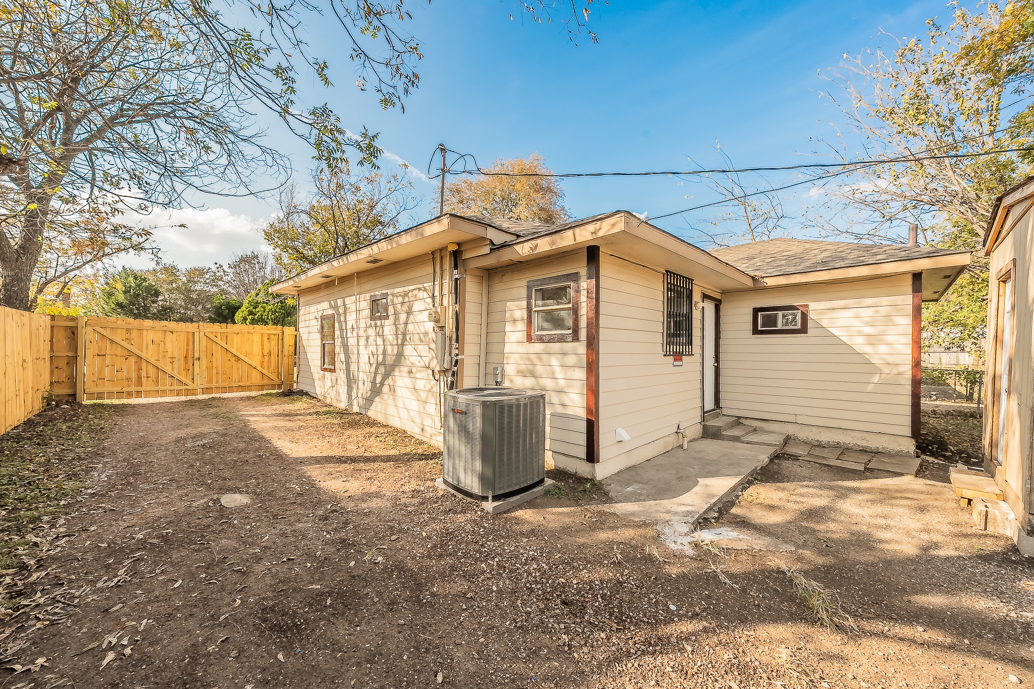 2141 S Jennings Avenue Fort Worth TX 76110