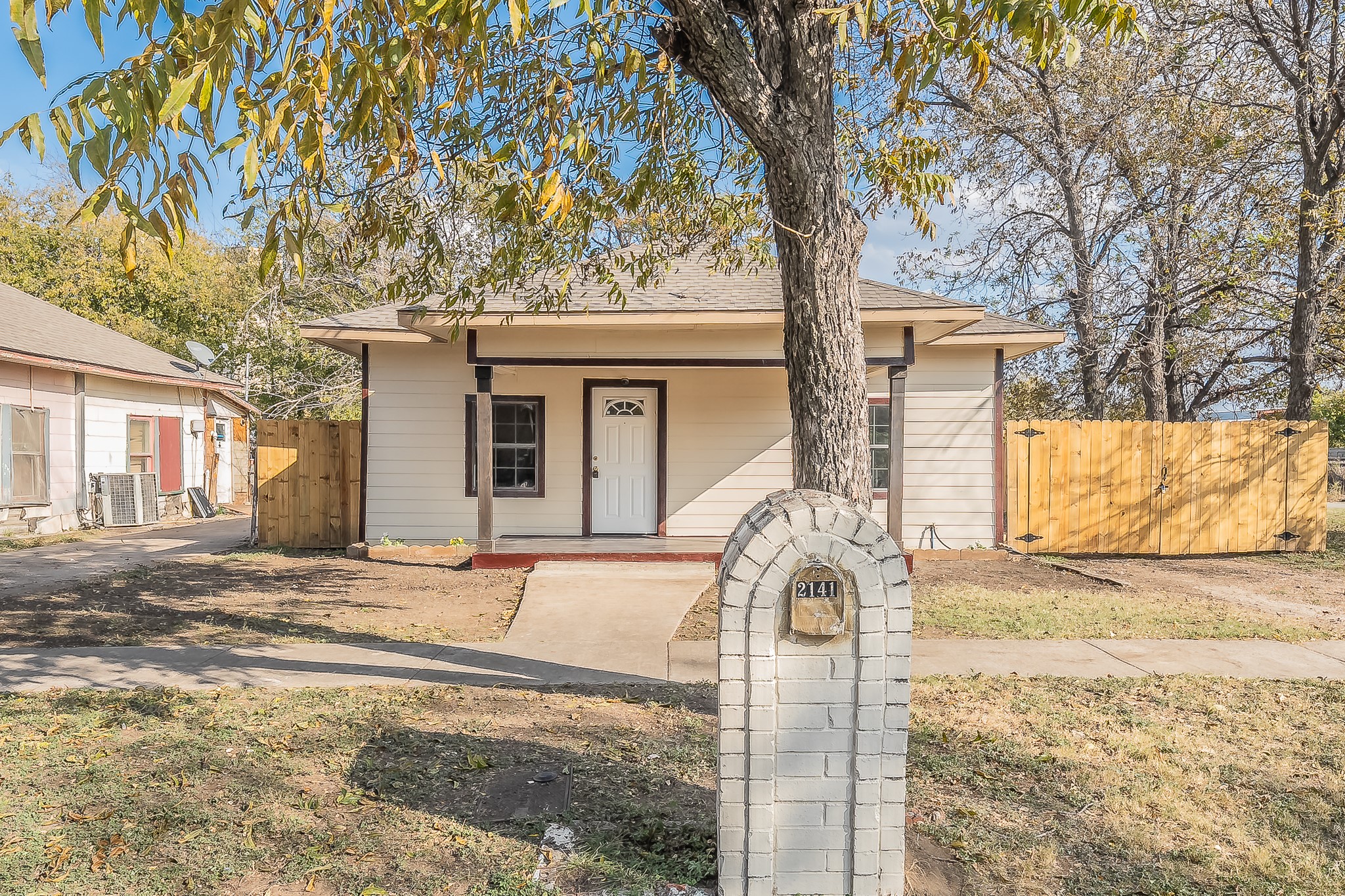 2141 S Jennings Avenue Fort Worth TX 76110