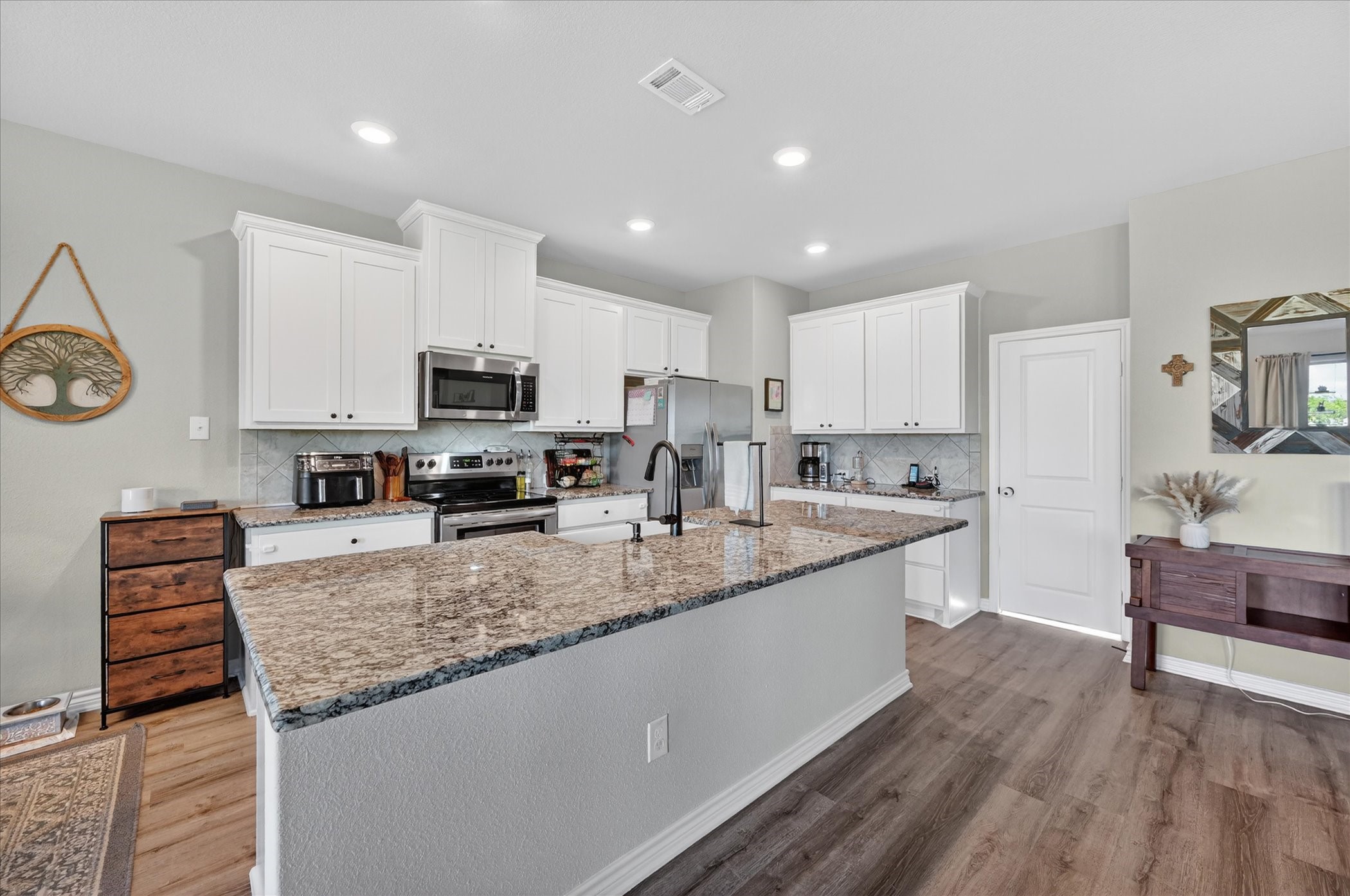 5130 Hillside Loop N Justin TX 76247