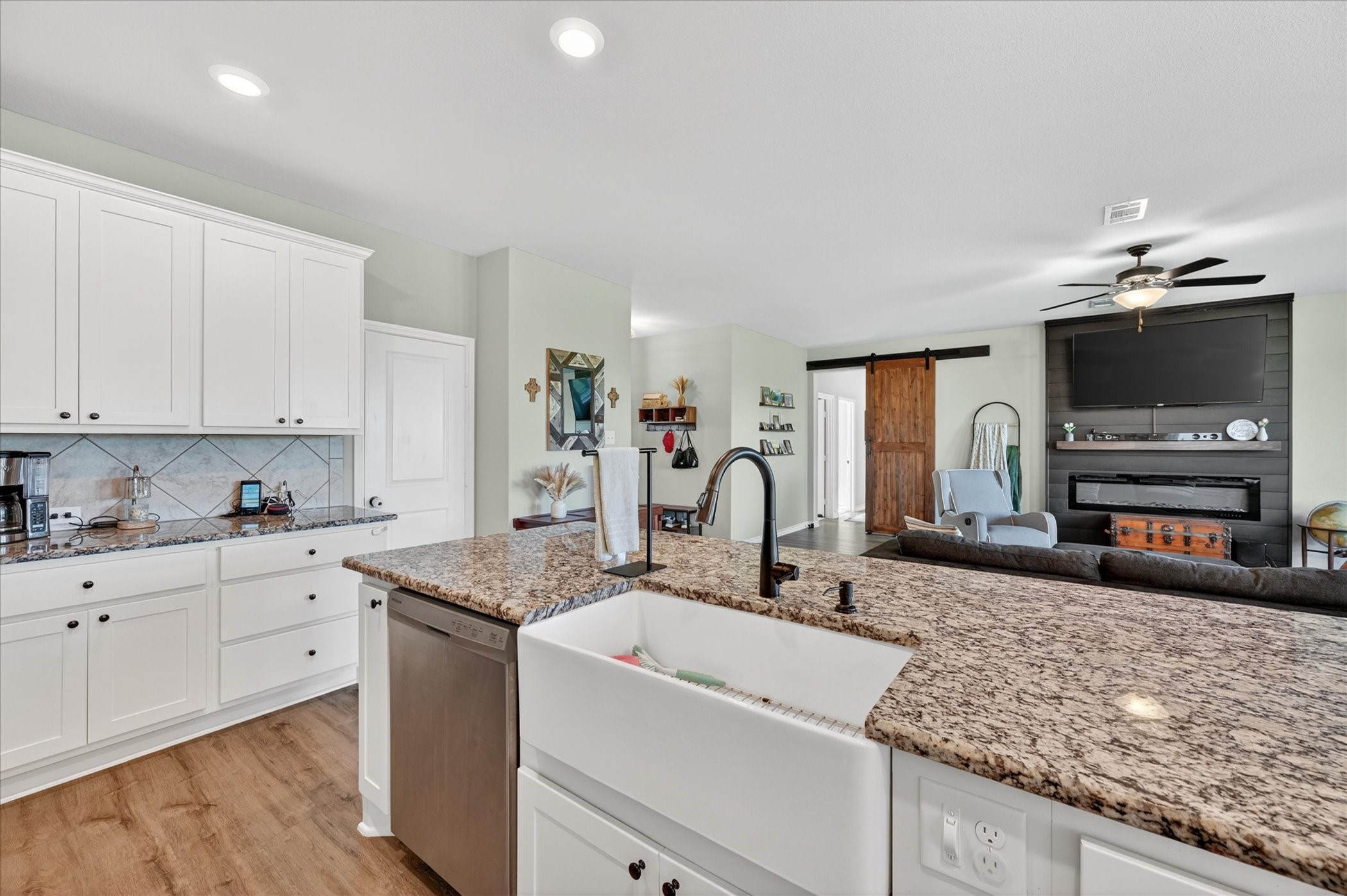 5130 Hillside Loop N Justin TX 76247