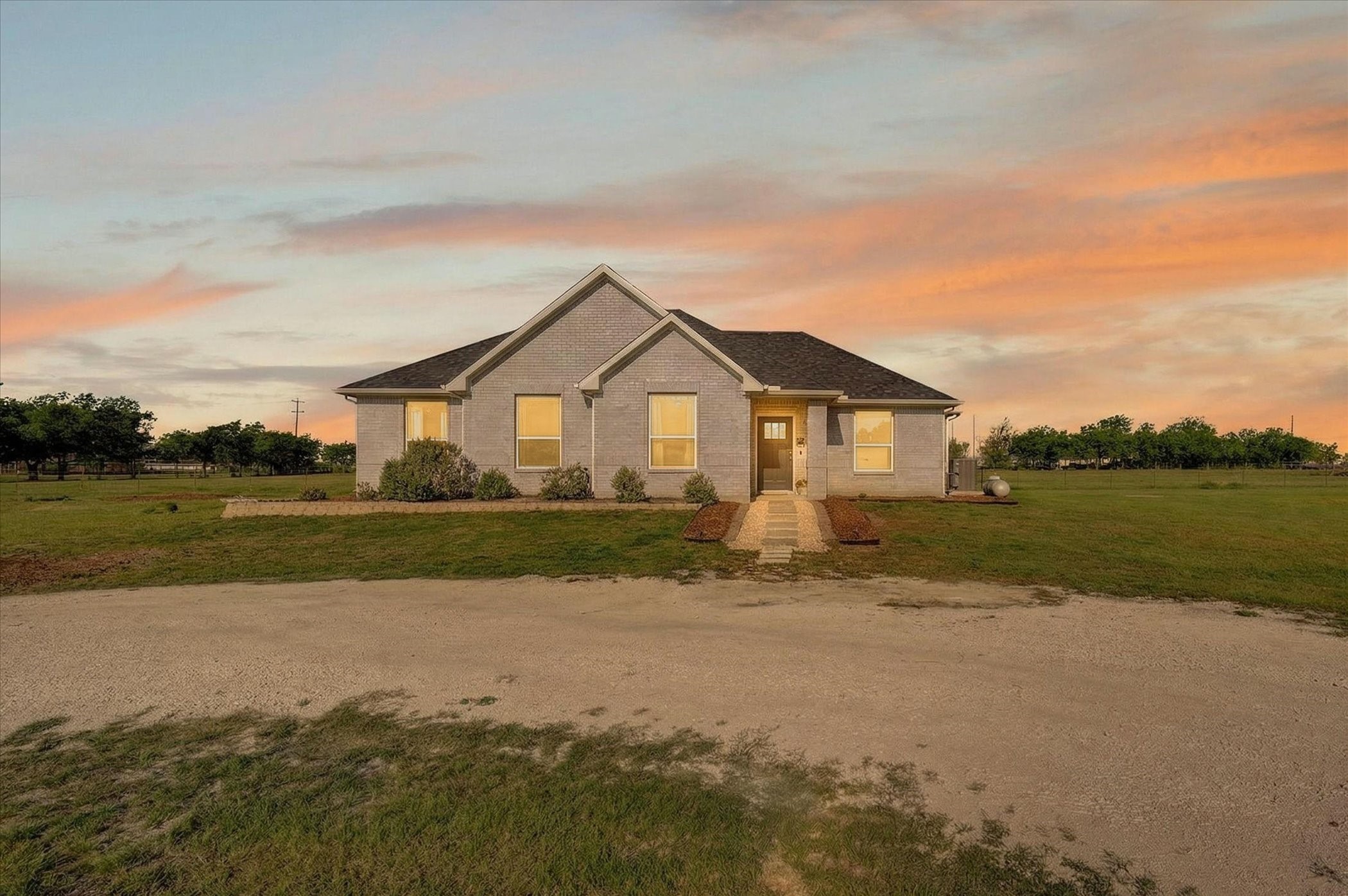 5130 Hillside Loop N Justin TX 76247