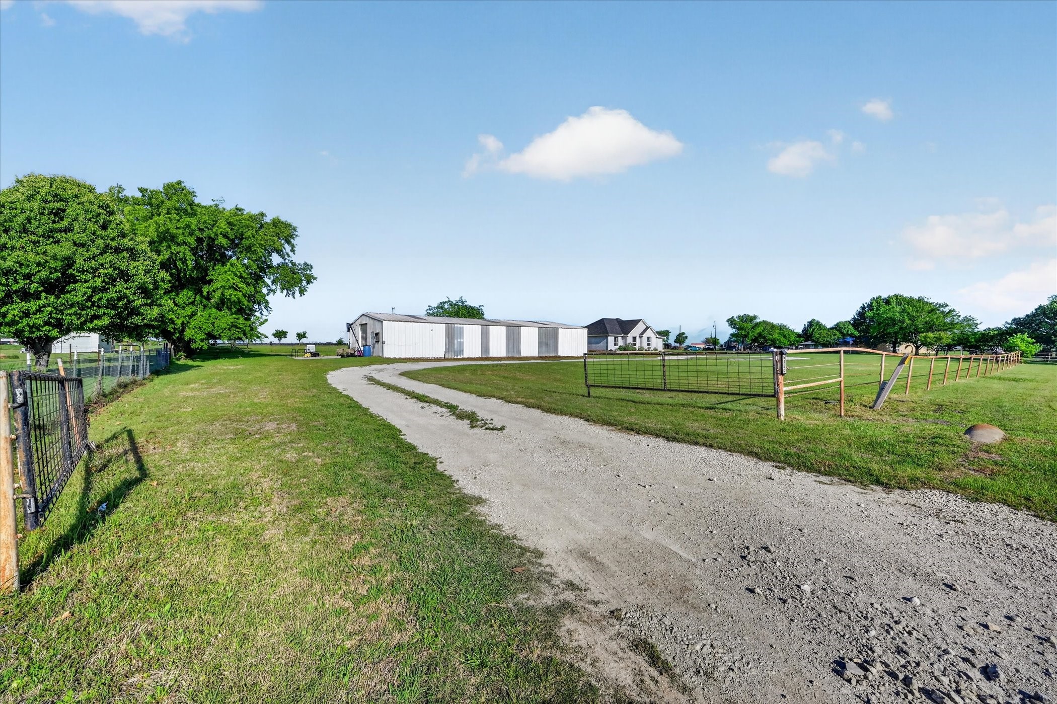 5130 Hillside Loop N Justin TX 76247
