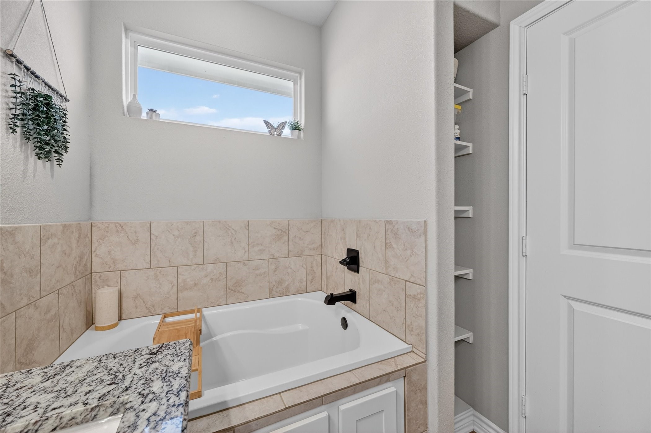5130 Hillside Loop N Justin TX 76247