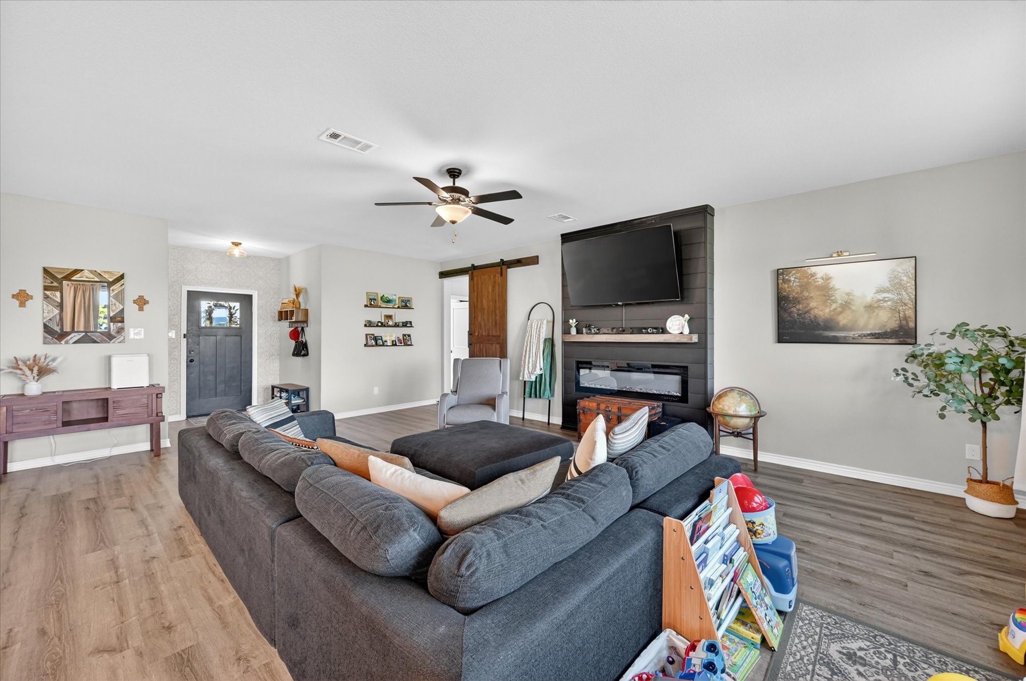 5130 Hillside Loop N Justin TX 76247