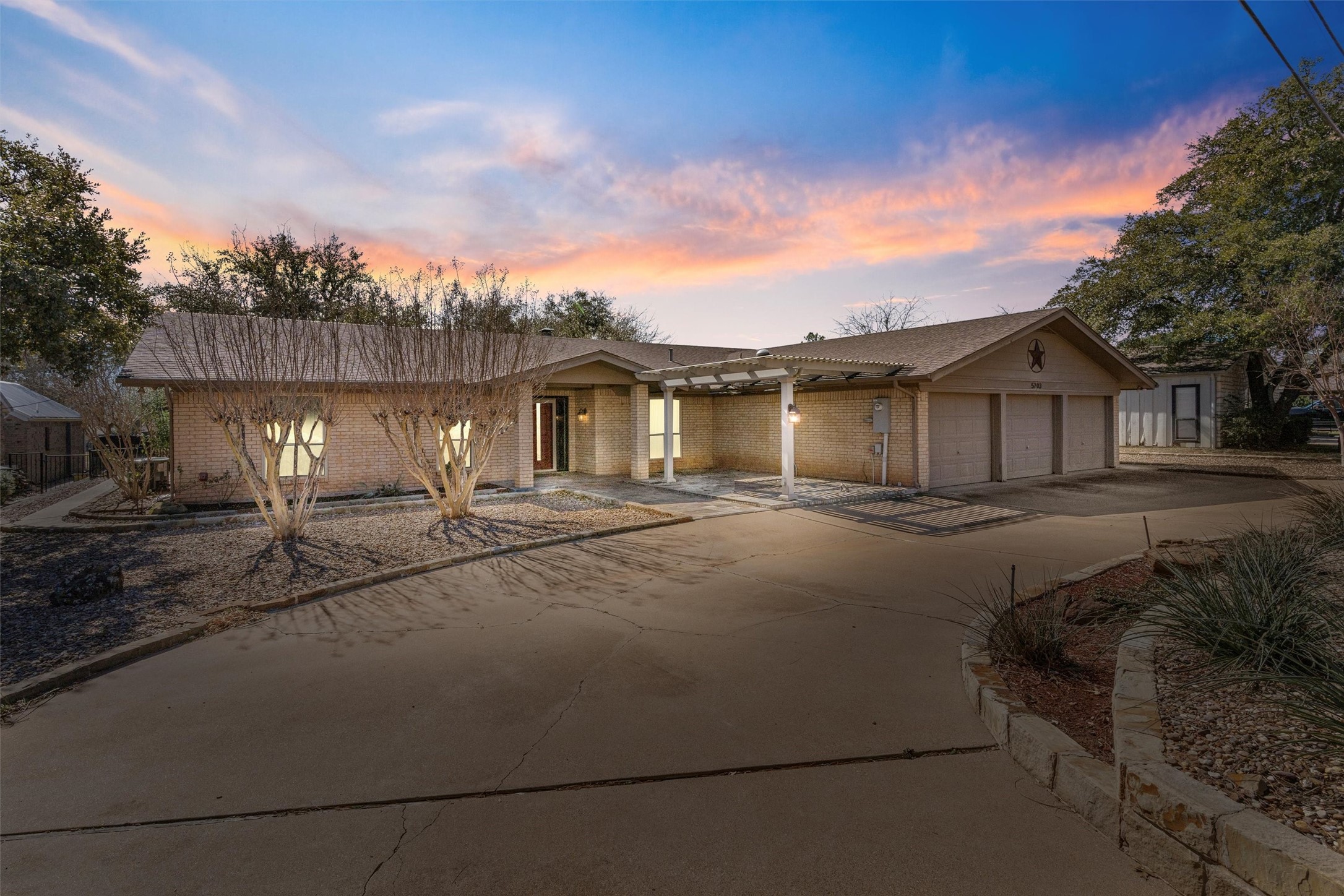 5703 Choctaw Drive Granbury TX 76049