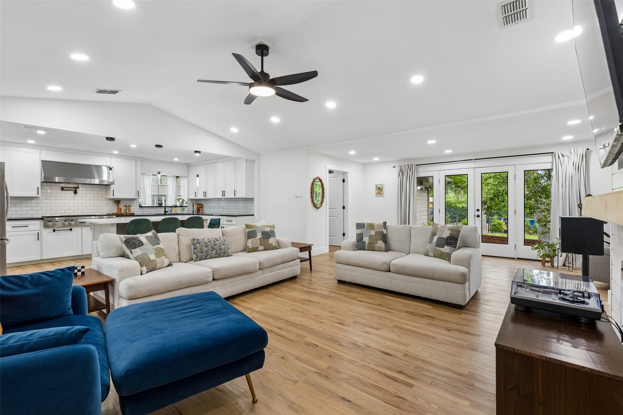 2133 Ebbtide Lane Dallas TX 75224