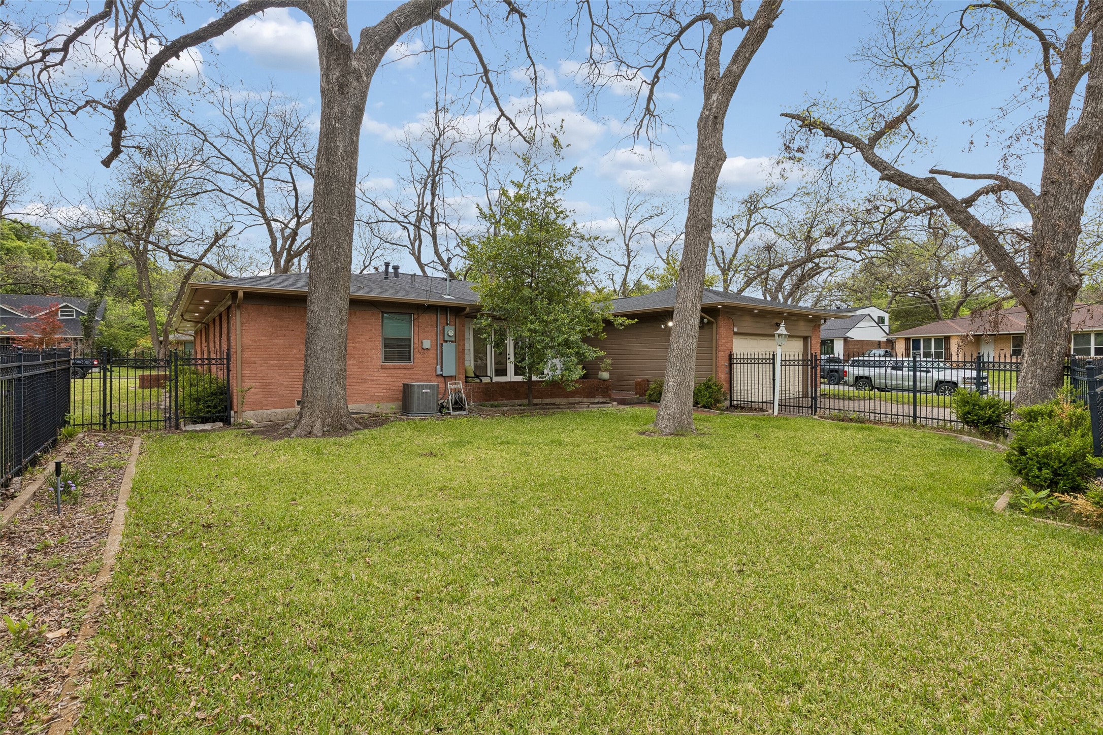 2133 Ebbtide Lane Dallas TX 75224