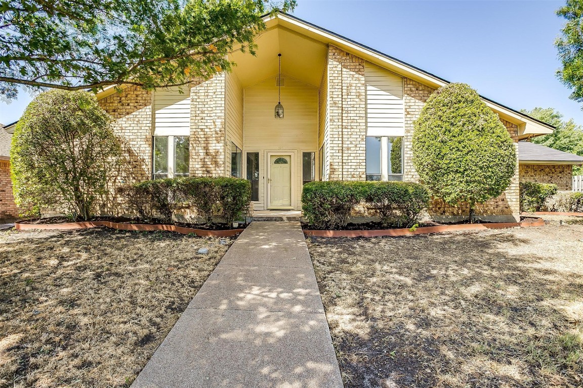 309 Kenshire Drive Benbrook TX 76126