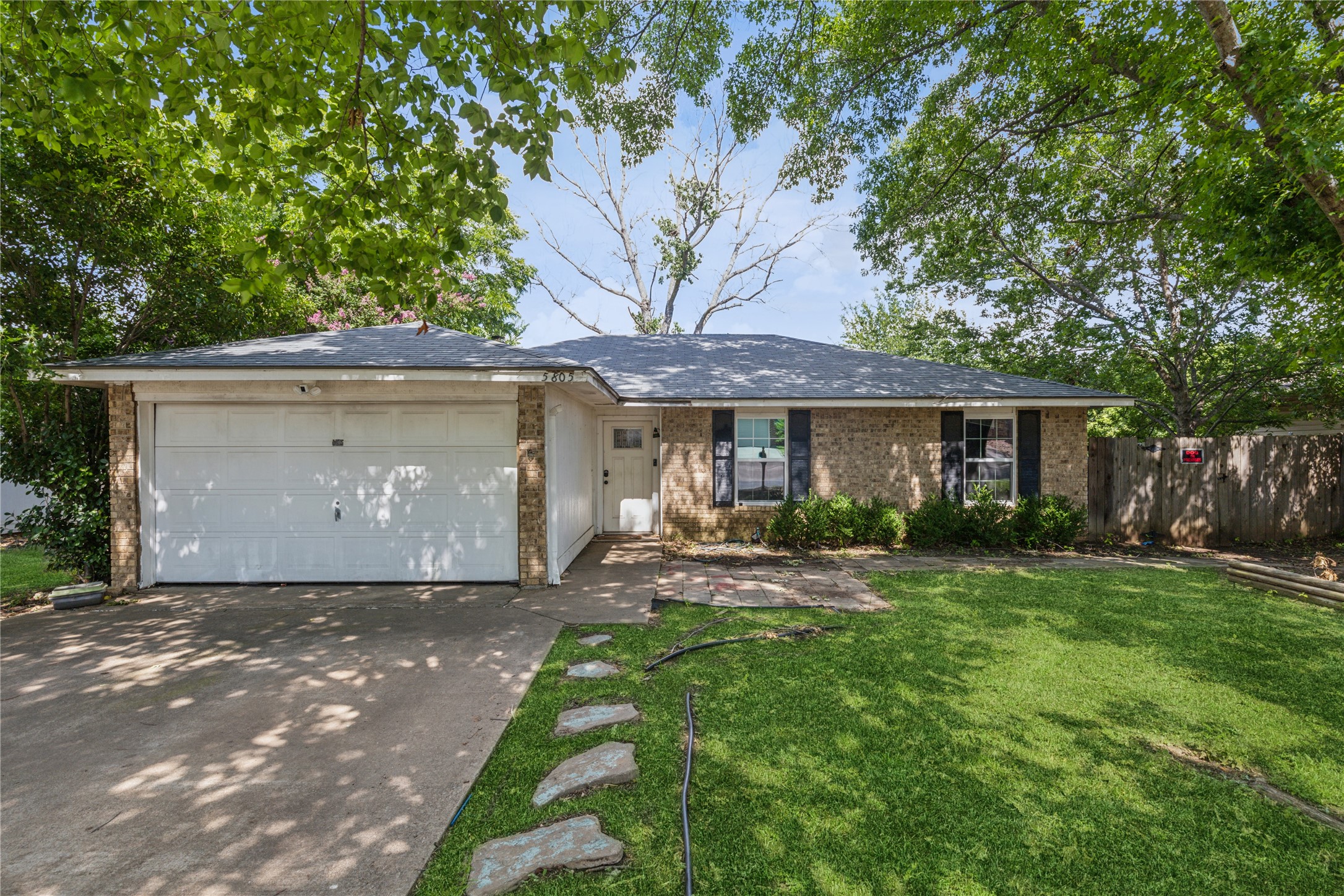5805 Willow Branch Drive Arlington TX 76017