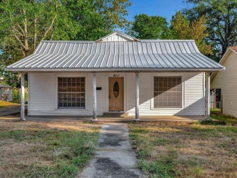 511 Woodlawn Street Henderson TX 75652