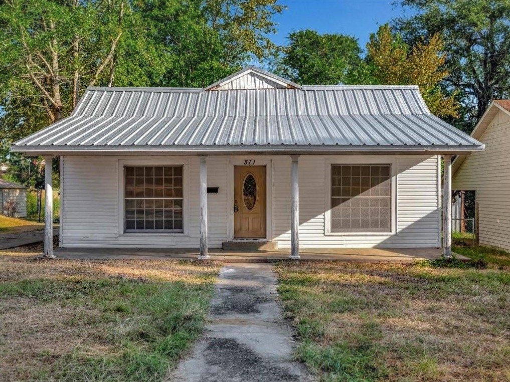 511 Woodlawn Street Henderson TX 75652