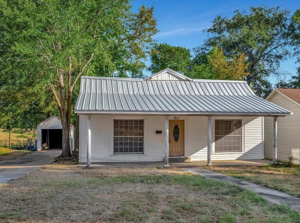511 Woodlawn Street Henderson TX 75652